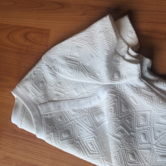 Geometric white sweater tee - Picture 5 of 5